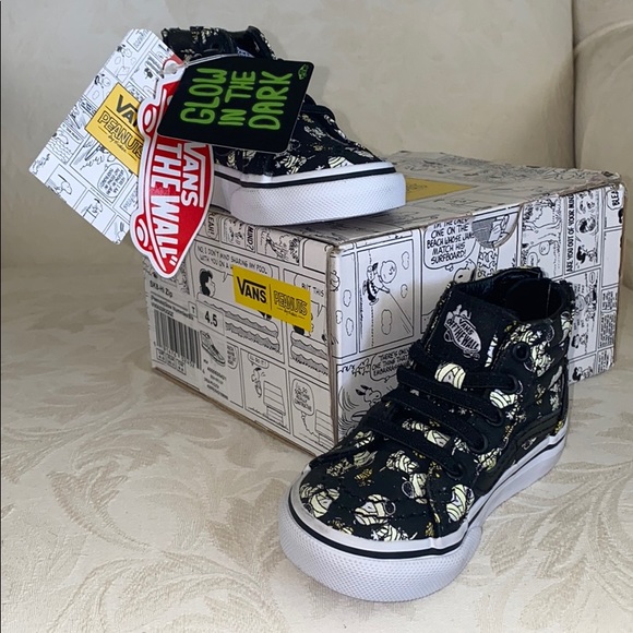 Vans Peanuts Snoopy Glow Mummies 4.5 - Picture 1 of 2